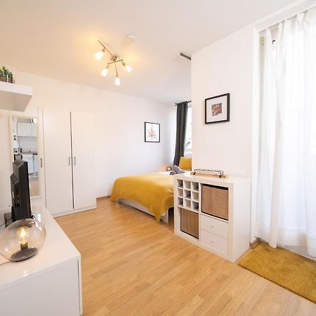 Studio Shiny - Zentral Mit Balkon - Messe - Kueche Neuss Exterior photo